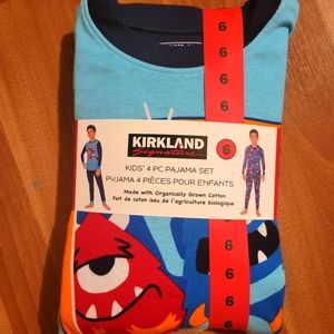 Kirkland kids 4piece pyjamas set. Size 6